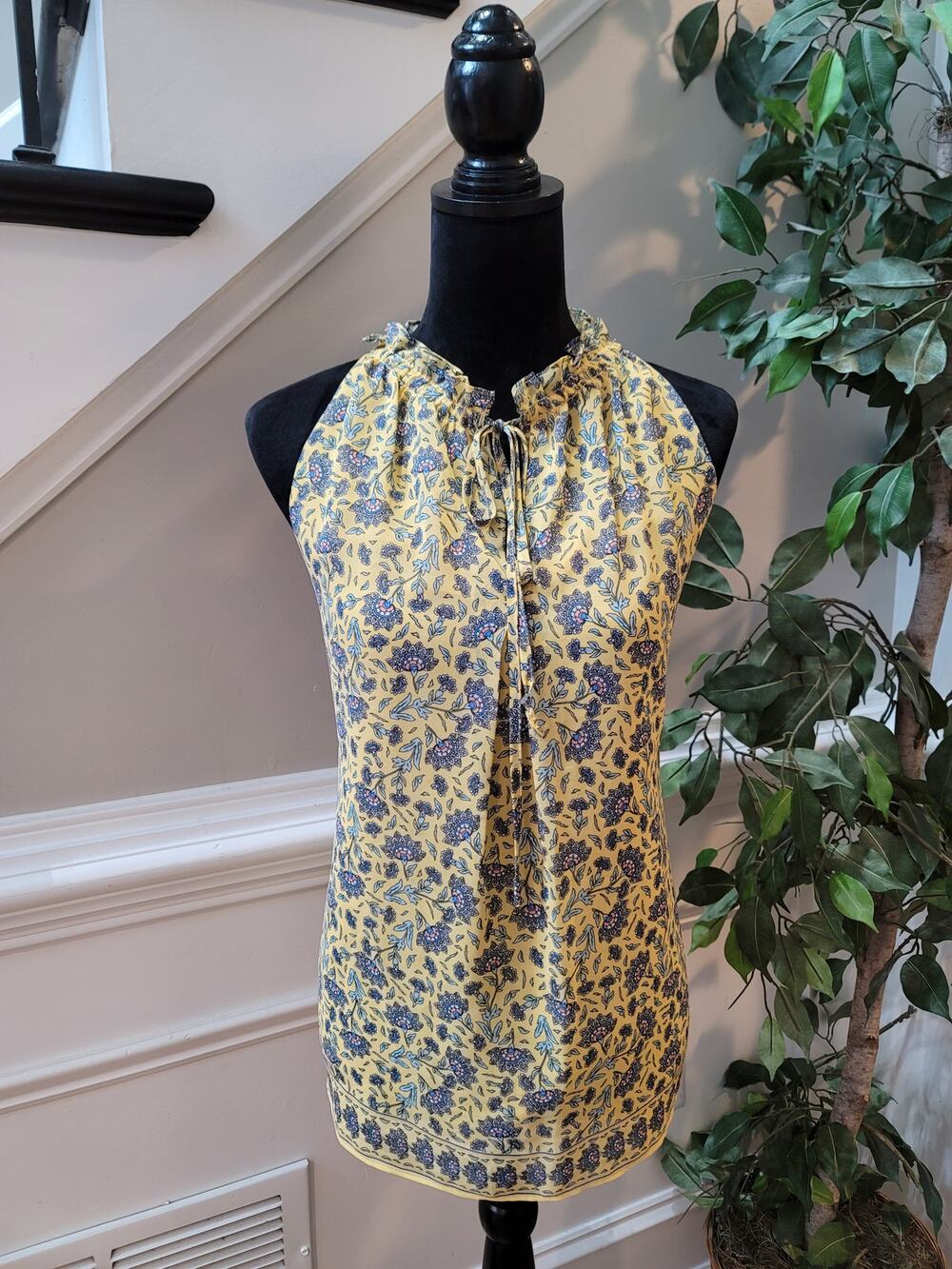 Max Studio Halter Top Women's Large Yellow Floral Ruffle Neck Sleeveless Blouse